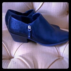 Black Dr. Scholls Zip-Up Bootie